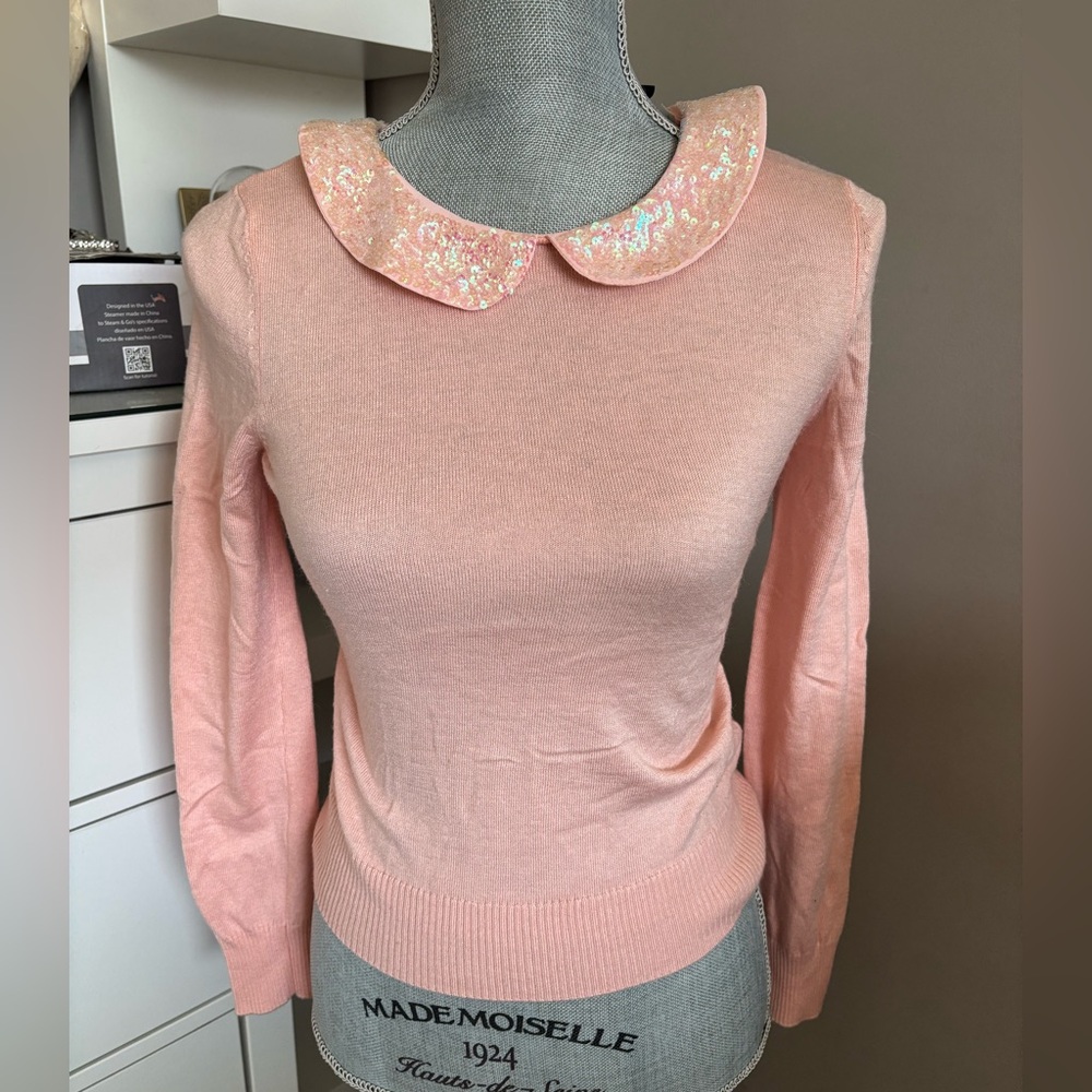 H&M Pink Crew Neck Sweater with Lace Collar EUC